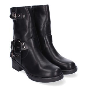 Botas militares con doble hebilla y estribo en talón.