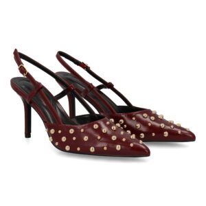 Stiletto de tacón fino con detalles metálicos