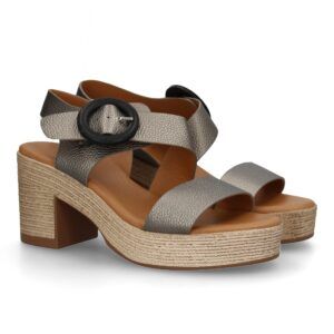 Sandalia de tacon para mujer diseño moderno elegante y comodo con tiras cruzadas en el talon.