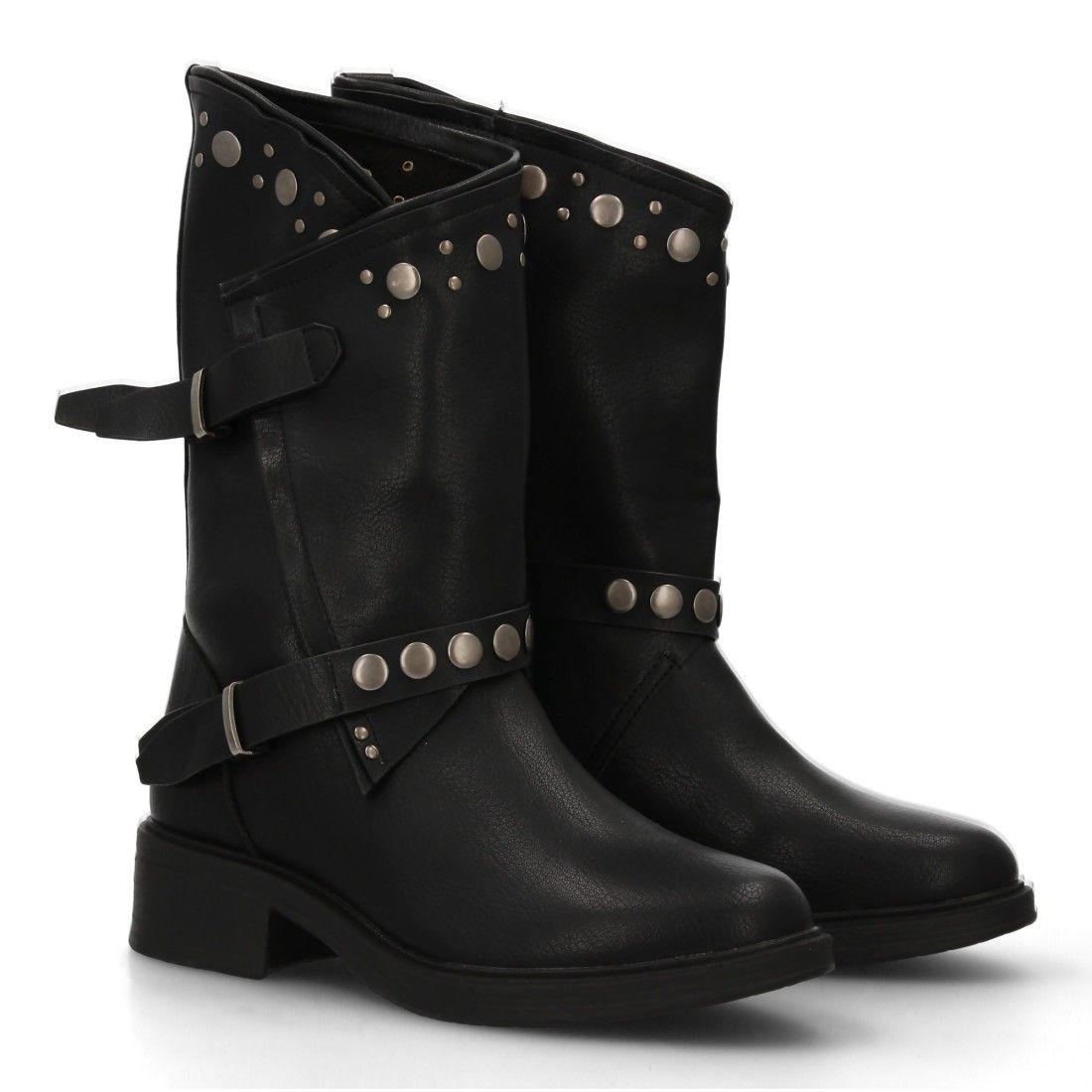 Bota plana de mujer con doble hebilla y tachuelas.
