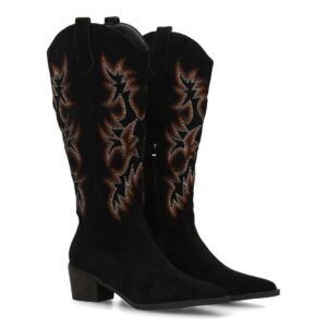 Botas camperas caña alta y bordados
