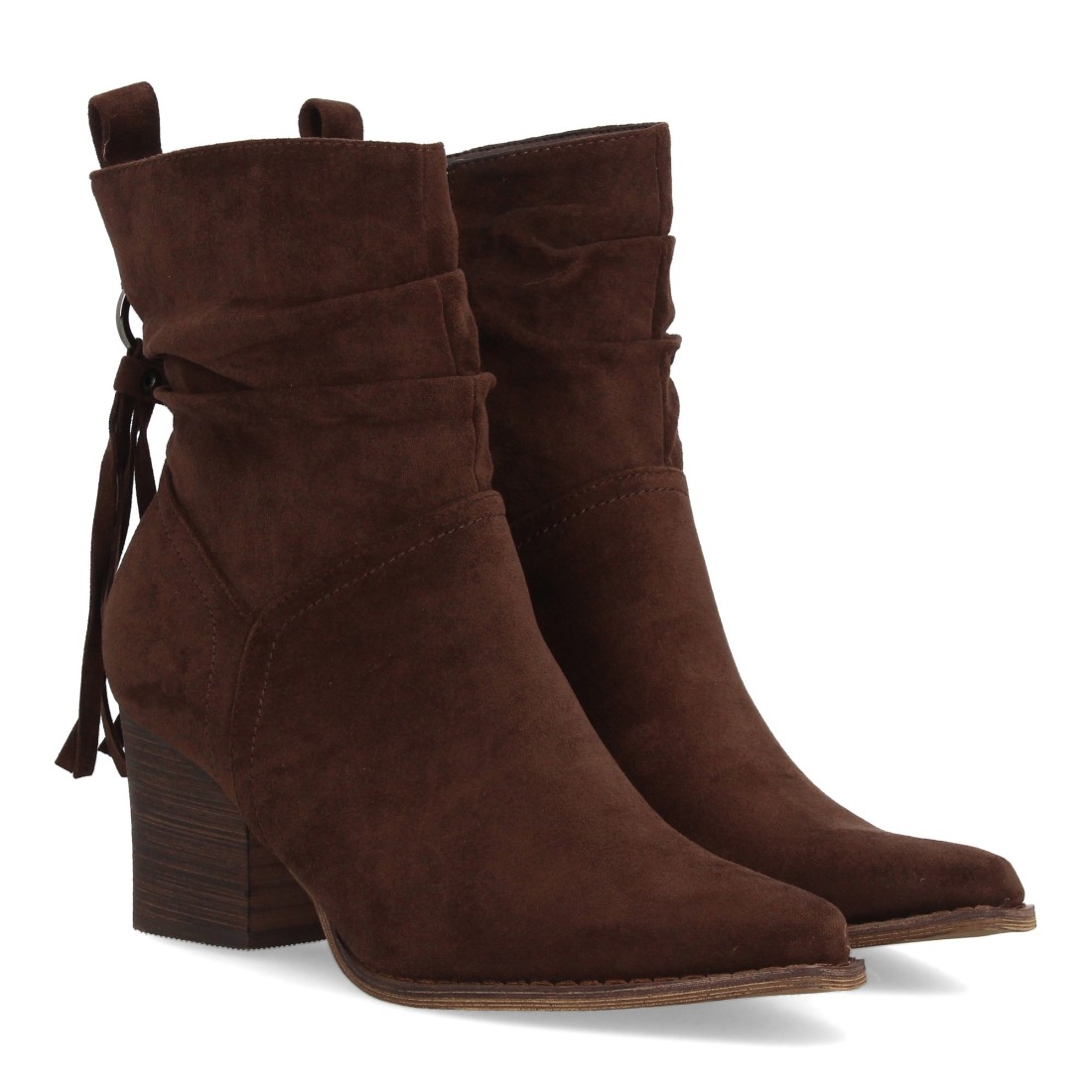Botines cowboy con flecos en la parte trasera