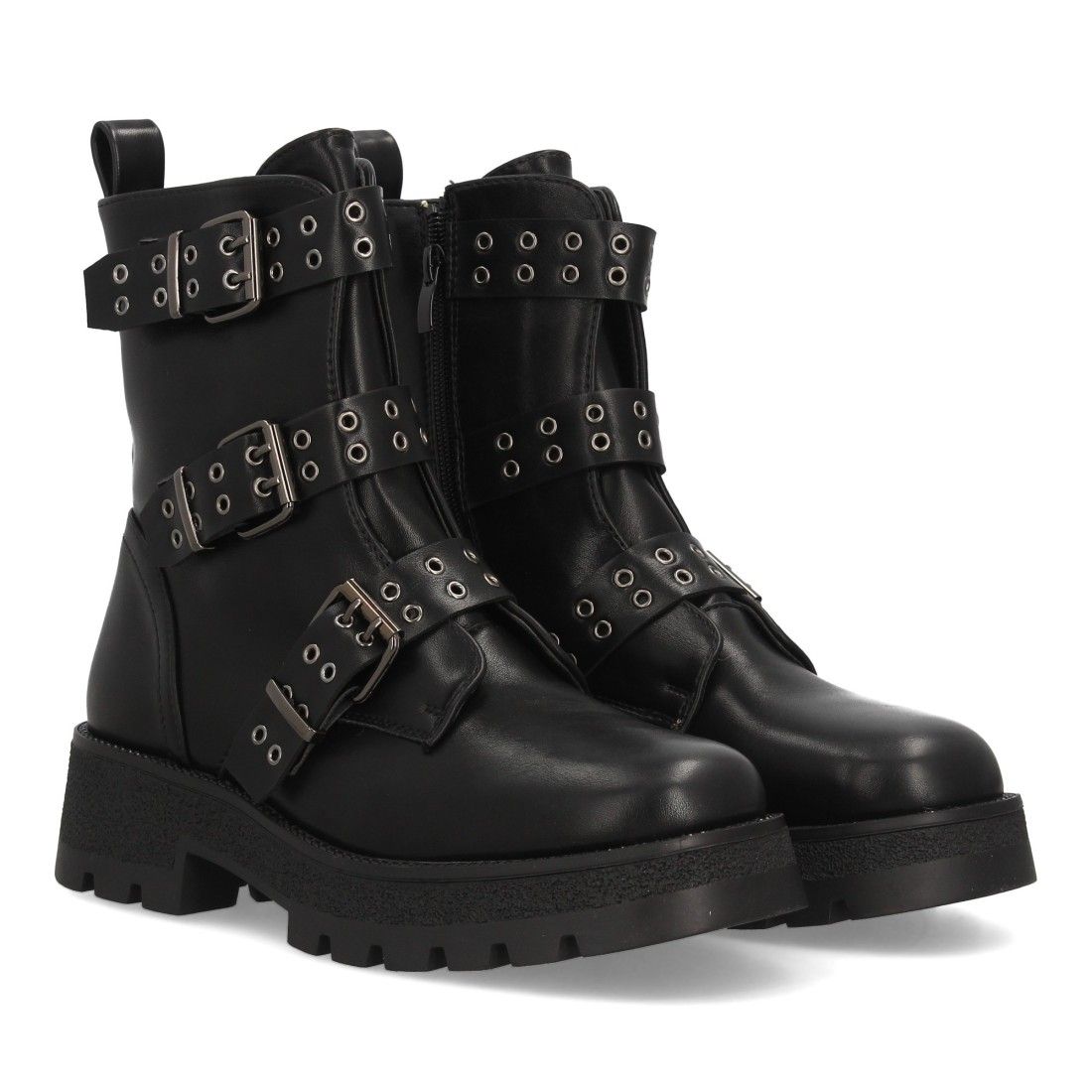 Bota militar con hebillas y tachuelas decorativas