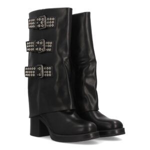 Bota alta con hebillas metálicas