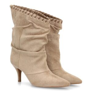 Botas fruncidas de tacón con bordado decorativo