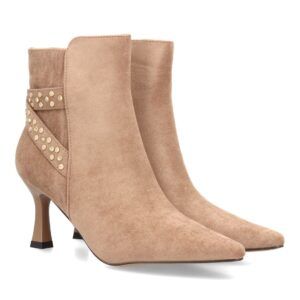 Botines elegantes con tachuelas y tacón fino